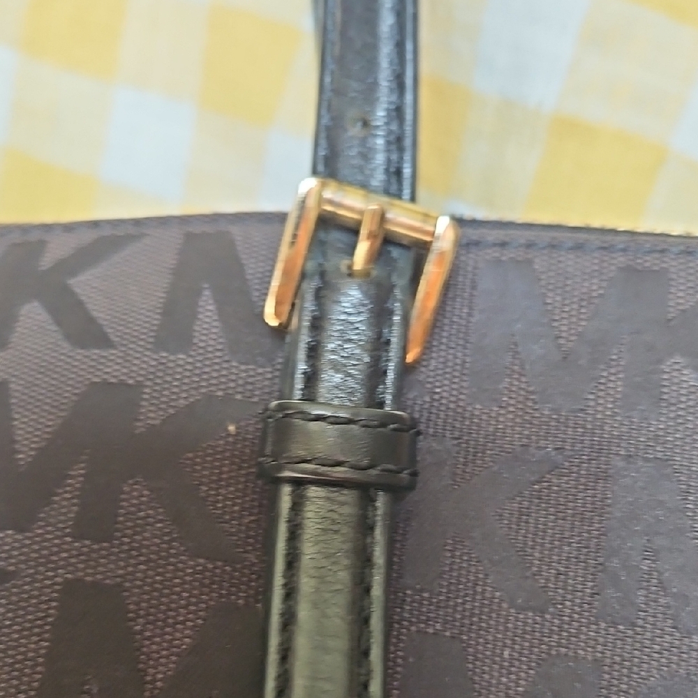 Michael Kors Signature Black Tote and Wallet - Picture 4 of 11